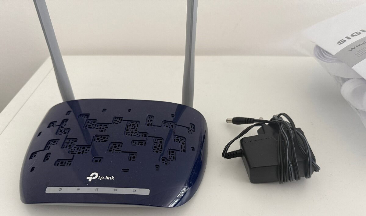 مودم tp-link مدل td-w9960 با رنگ سرمهای
